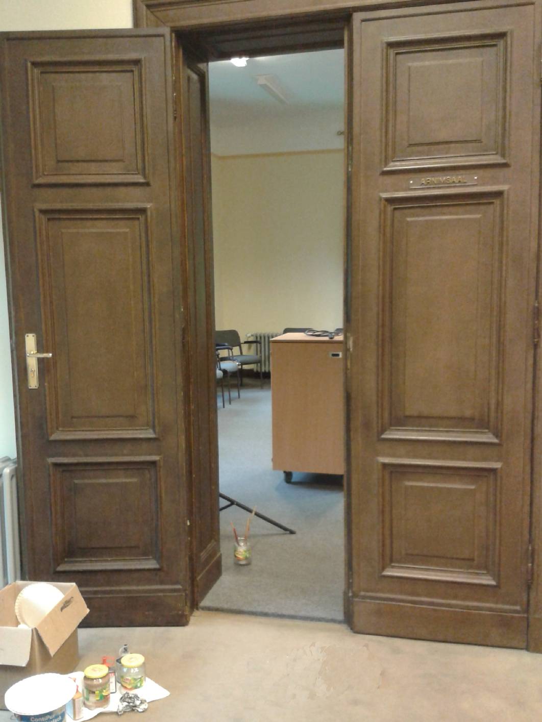 Im UNESCO Weltkulturerbe Berlin hat Restaurierung und Gestaltung Norbert Schimpf für Malermeister Bromund Beschädigungen an klassizistischen Holzmalerei - Türen restauriert. Malermeister & staatl. geprüfter Techniker Norbert Schimpf ist kein Restaurator im klassischen sinne. Norbert schimpf hat sich auf die Restaurierung und Rekonstruktion klassischer Malereien spezialisiert.